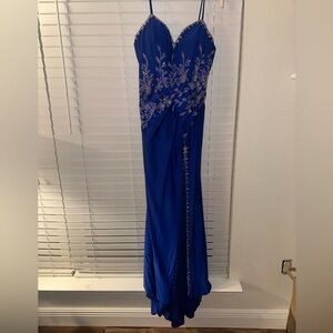 I am selling this beautiful blue dress, it is from the brand 5D YOUNG size XL